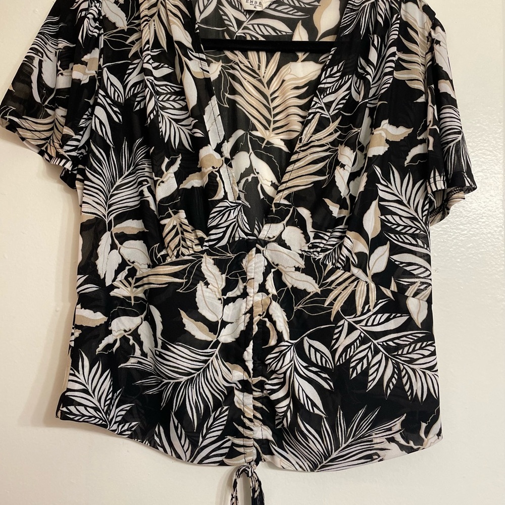 Floral mesh top with ruched pull